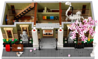 LEGO Icons 10326 - Muzeul de Istorie naturala