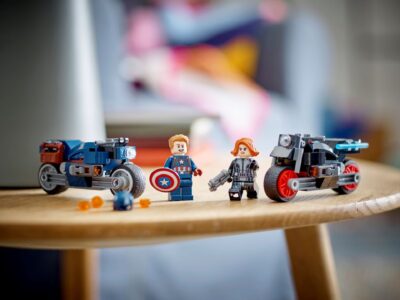 LEGO® Super Heroes 76260 - Motocicletele lui Black Widow si Captain America