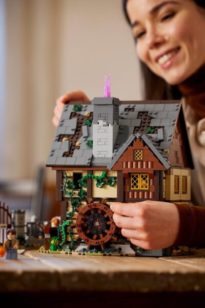 Lego Ideas 21341 - Hocus Pocus: Cabana Surorilor Sanderson