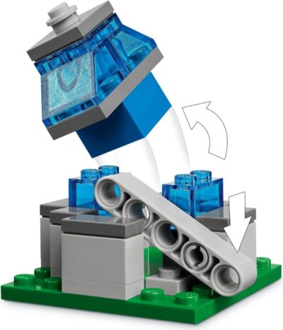 LEGO® Minecraft™ 21273 - Atacul baloanelor Ghast asupra satului