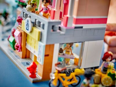 LEGO® Friends 42670 - Apartamente si magazine in orasul Heartlake