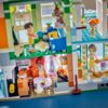 LEGO® Friends 42670 - Apartamente si magazine in orasul Heartlake