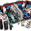 60444_web_sec02_nobg LEGO® City 60444 - Garaj F1® si masini Mercedes-AMG si Alpine