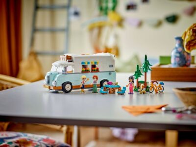 LEGO® Friends 42663 - Aventura in rulota cu prietenii