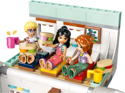 LEGO® Friends 42663 - Aventura in rulota cu prietenii