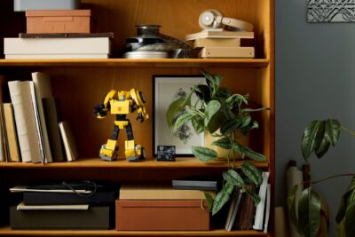 LEGO® Icons Creator Expert 10338 - Bumblebee