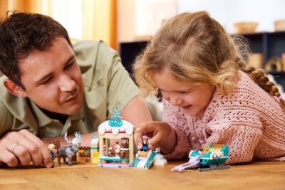 43256_lifestyle_cons_2_en-gb LEGO® Disney Princess™ 43256 - Aventura pe sanie a Annei