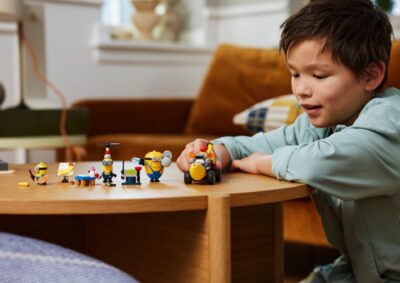 LEGO® Minions 75580 - Despicable Me - Minionii si masina-banana