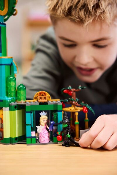 LEGO® Wicked 75684 - Bun-venit in Orasul de Smarald