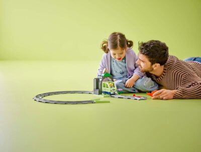 10425_lifestyle_cons LEGO® DUPLO 10425 - Set de extindere Tunel si sine de cale ferata