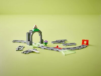 10425_lifestyle_envr LEGO® DUPLO 10425 - Set de extindere Tunel si sine de cale ferata