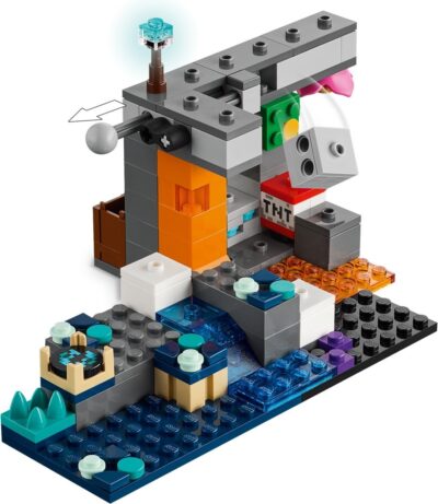 LEGO® Minecraft® 21274 - Intalnirea cu Temnicerul