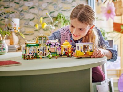 LEGO® Friends 42671 - Cafenea cu multe plante si florarie