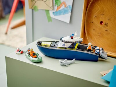 LEGO® City 60456 - Urmarire cu barca de politie