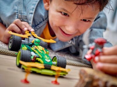 LEGO® Ninjago™ 71828 - Masina de curse cu motor cu arc a lui Lloyd