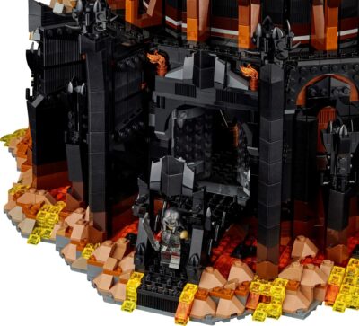 LEGO® Icons 10333 - Stapanul inelelor: Barad-dur™
