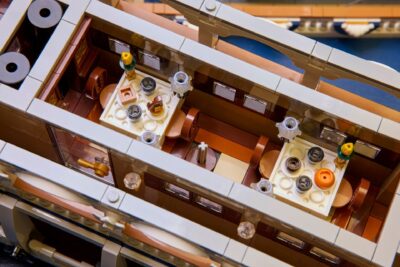 21356_lifestyle_build_06_en-gb LEGO® Ideas 21356 - Barca cu aburi