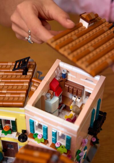 21359_lifestyle_build_04_en-gb Lego Ideas 21359 - Riviera italiana