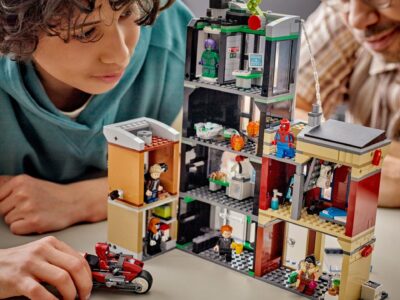 LEGO® Marvel 76324 - Omul-Paianjen vs Oscorp