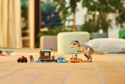 76975_lifestyle_envr_en-gb LEGO® Jurassic World 76975 - Evadare pe rau din calea unui T. rex