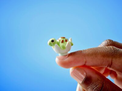 42673_lifestyle_cons_02_en-gb Lego Friends 42673 - Statiune de pe litoral pentru vacanta cu familia