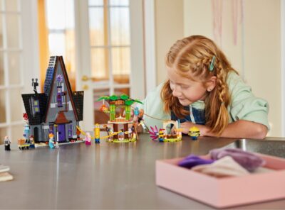 LEGO® Minions Despicable Me 75583 - Resedinta de familie a lui Gru si a minionilor