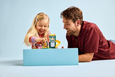 11201_lifestyle_cons_en-gb LEGO® Bluey 11201 - Distractie la locul de joaca cu Blue si Chloe