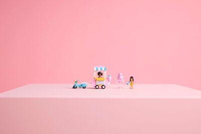 42643_lifestyle_envr_en-gb LEGO® Friends 42643 - Taraba cu vata de zahar si scuter