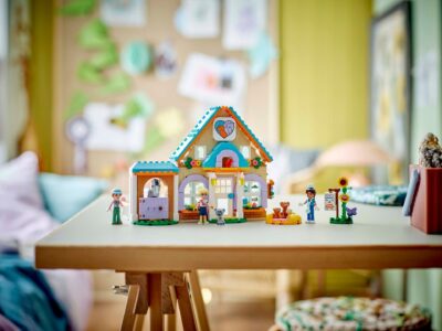 LEGO® Friends 42651 - Clinica veterinara pentru cai si animale de companie