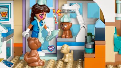 LEGO® Friends 42651 - Clinica veterinara pentru cai si animale de companie