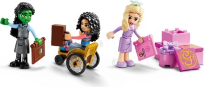 LEGO® Wicked 75681 - Glinda, Elphaba si Nessarose la Universitatea Shiz