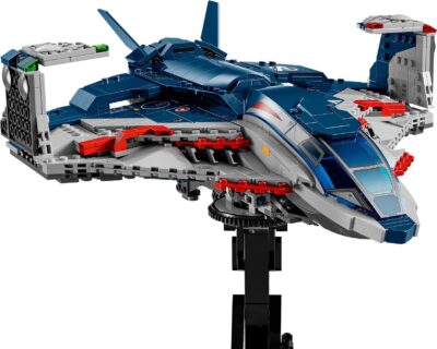 LEGO® Marvel 76325 - Quinjet din Razbunatorii: Sub semanul lui Ultron