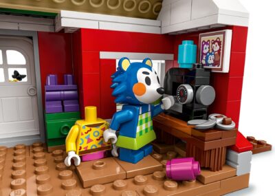 LEGO® Animal Crossing™ 77055 - Magazinul de haine detinut de Able Sisters