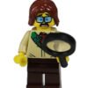 BAM5Q32022 Lego Minifigures - Cercetas cu Esarfa Verde si Lupa