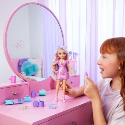 Mattel Barbie Dream Besties JGG38 – Papusa „Malibu” Fashion cu Par Stilizat